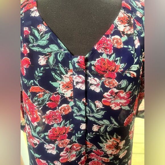 Skies are Blue Floral Top - Picture 4 of 4